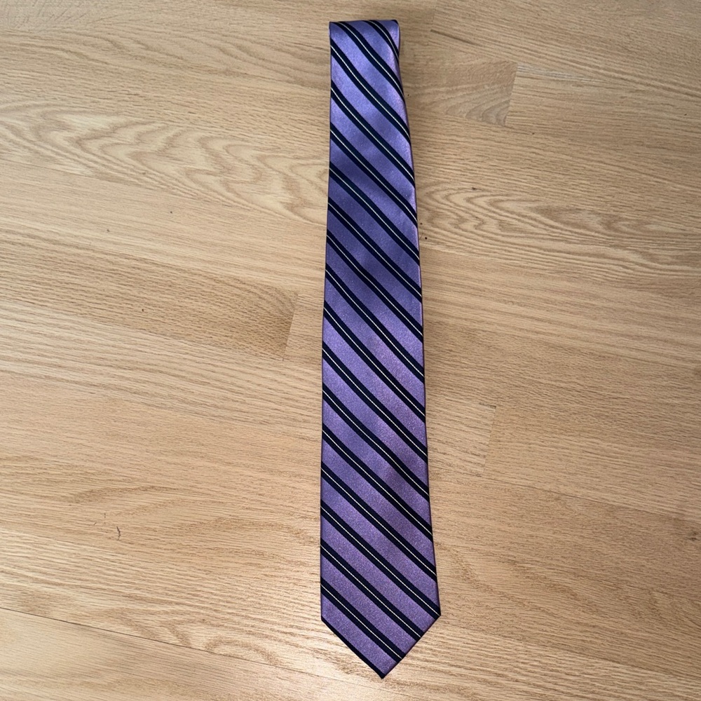 Tommy Hilfiger NEW Men's 100% Silk Purple Striped Tie - Classic Formal Accessory